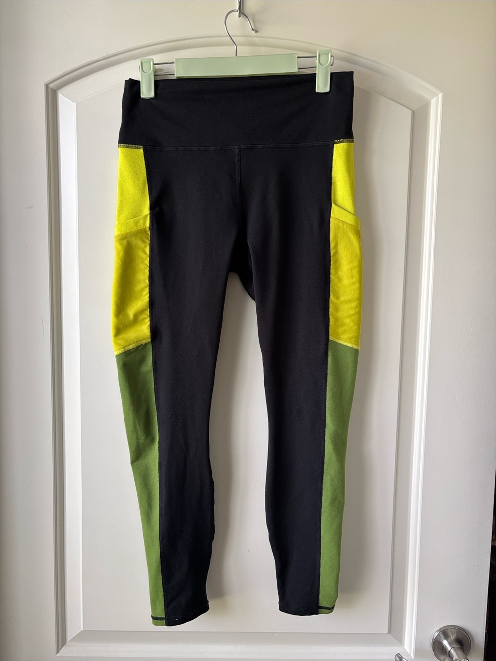 Fabletics On The Go Powerhold High Waisted Legging- M Short 25” Inseam w/ Mesh